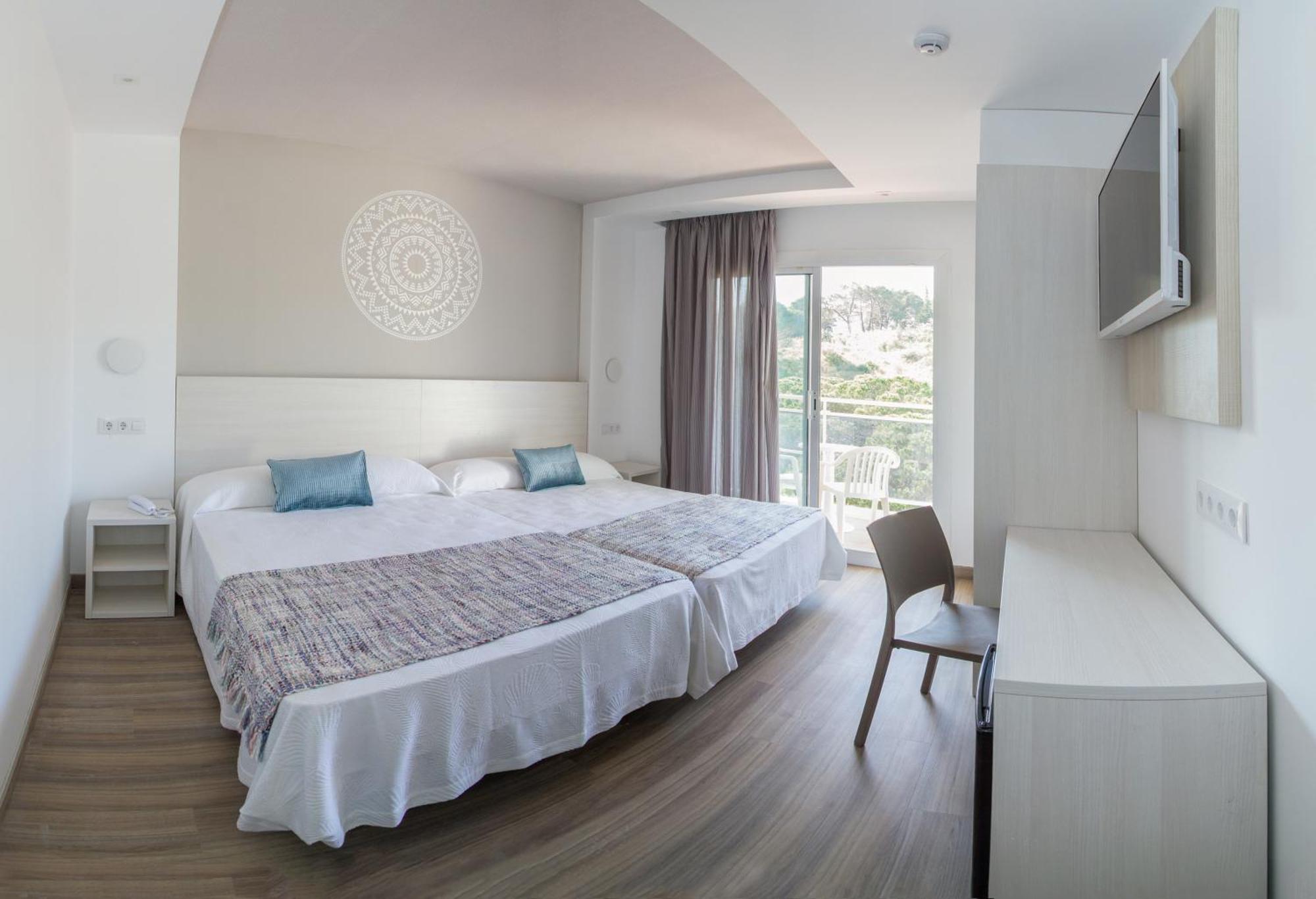 Quadruple Room (3 Adults + 1 Child),1278838123:JPEG