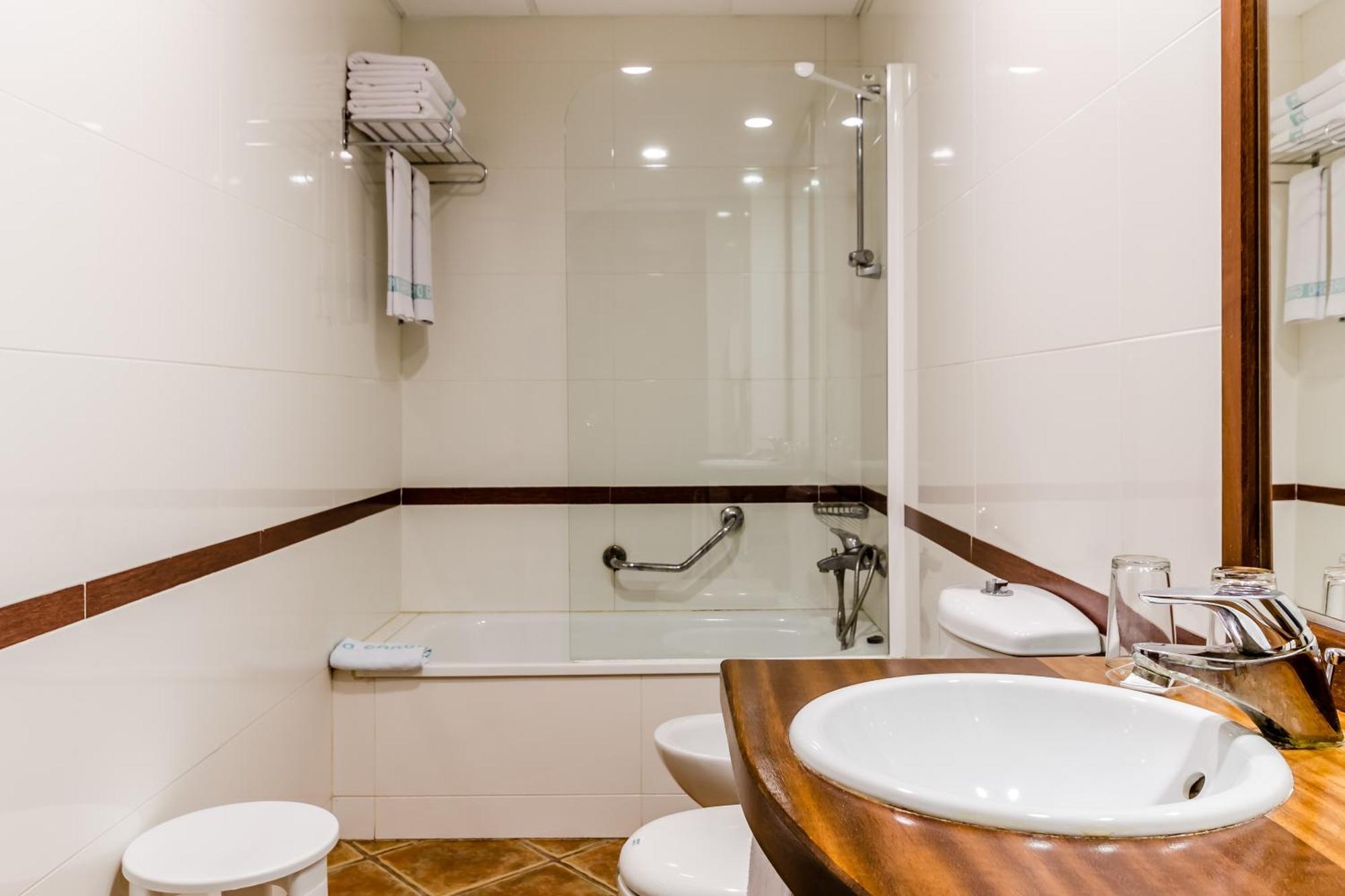 Double Room with 2 Extra Beds,1593640078:JPEG