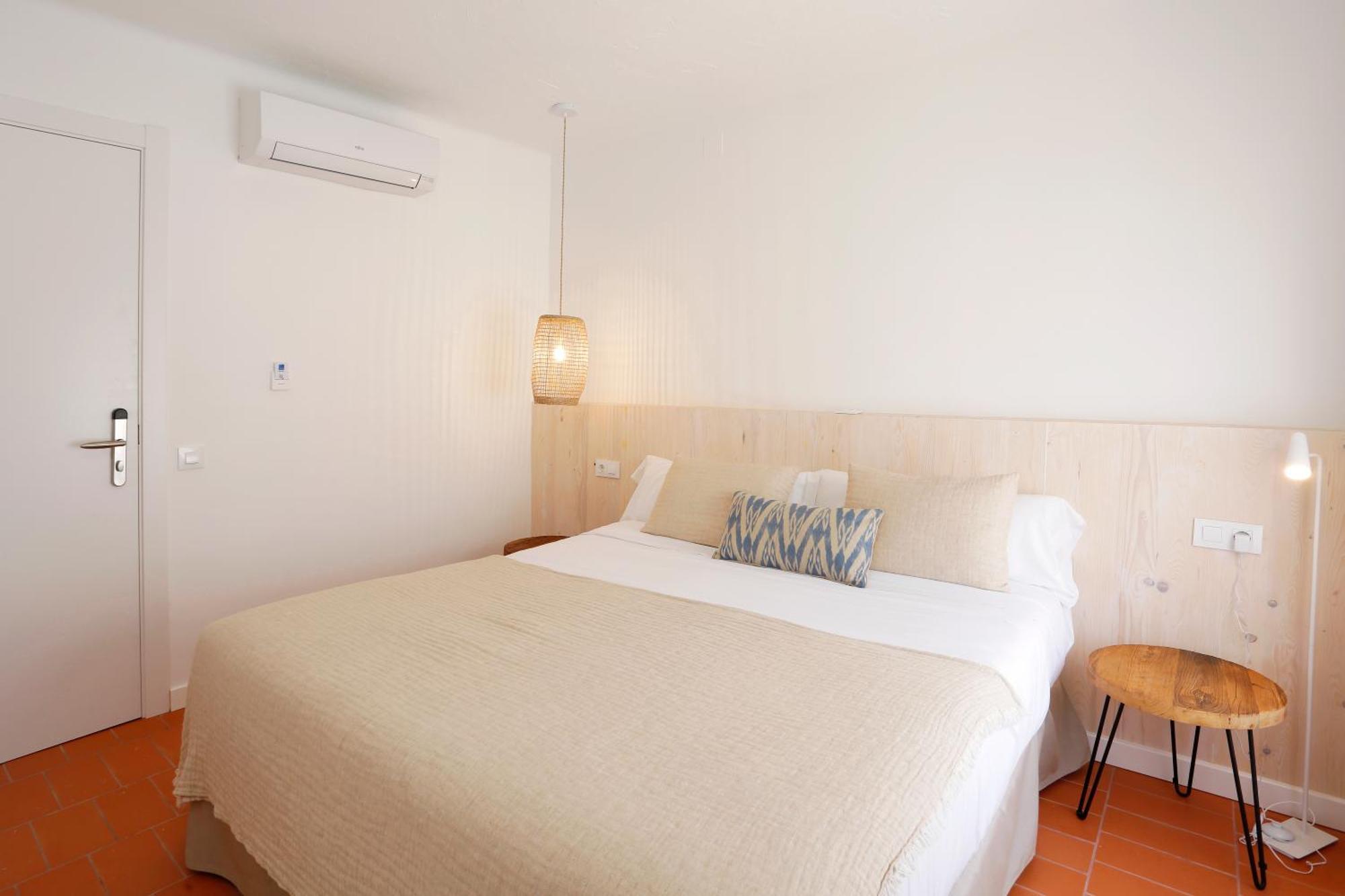 Double Room,933678265:JPEG