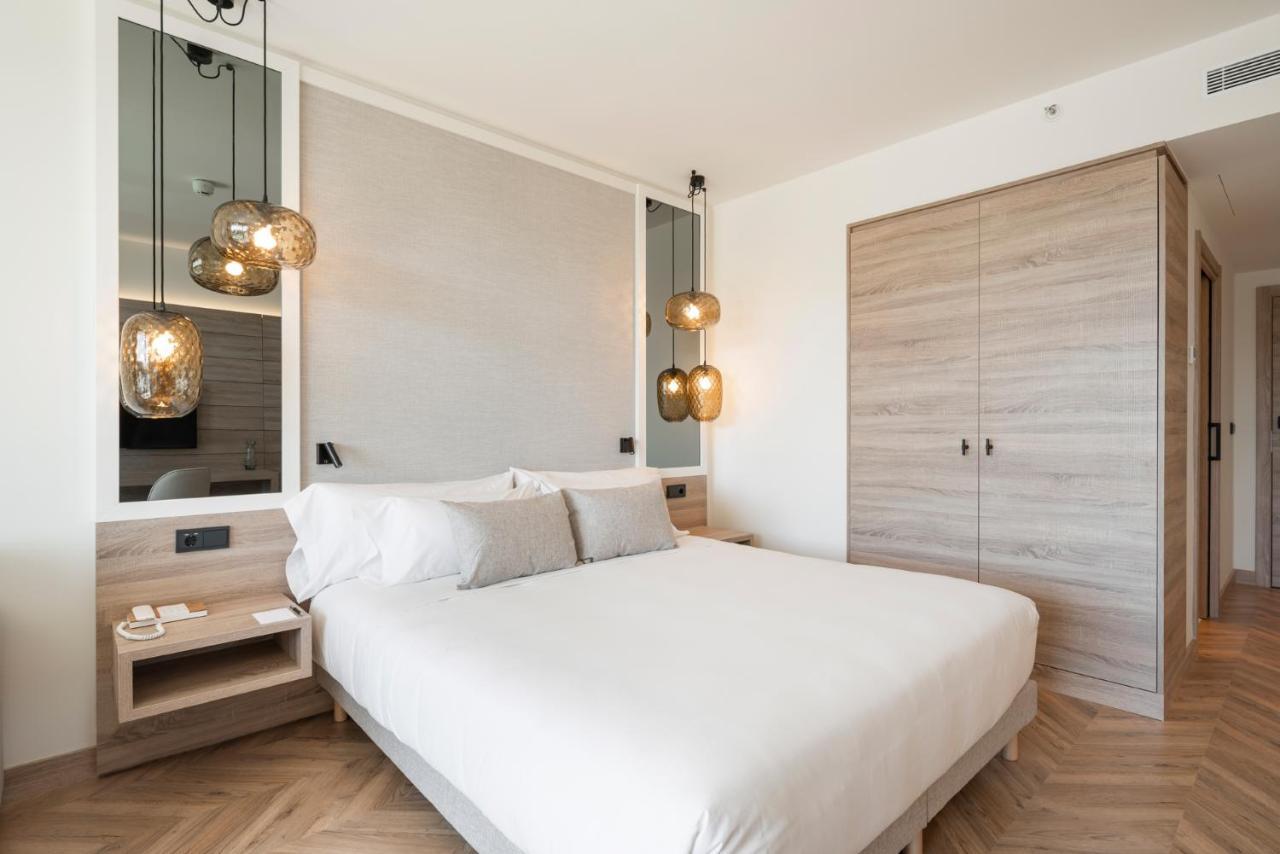 Deluxe Double Room,1299395341:JPEG