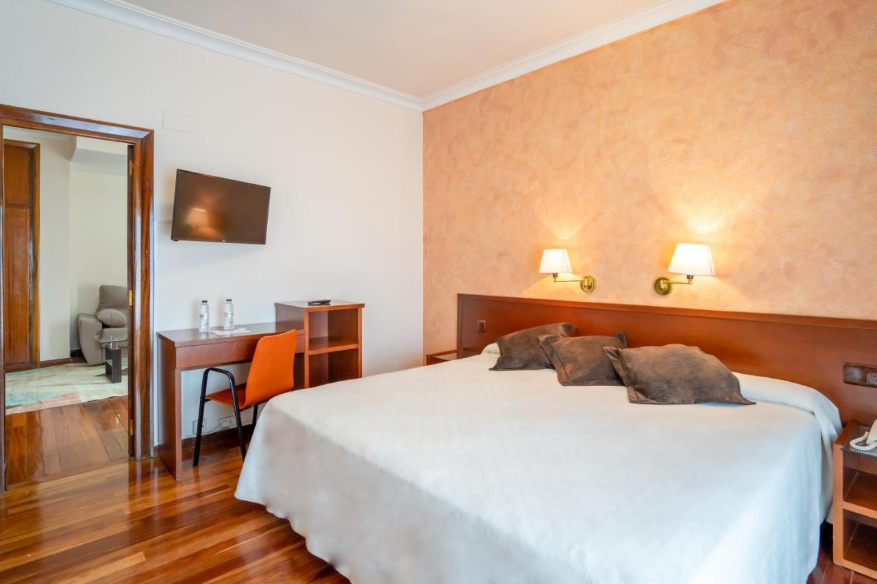 Two Connecting Double Rooms,1306003996:JPEG