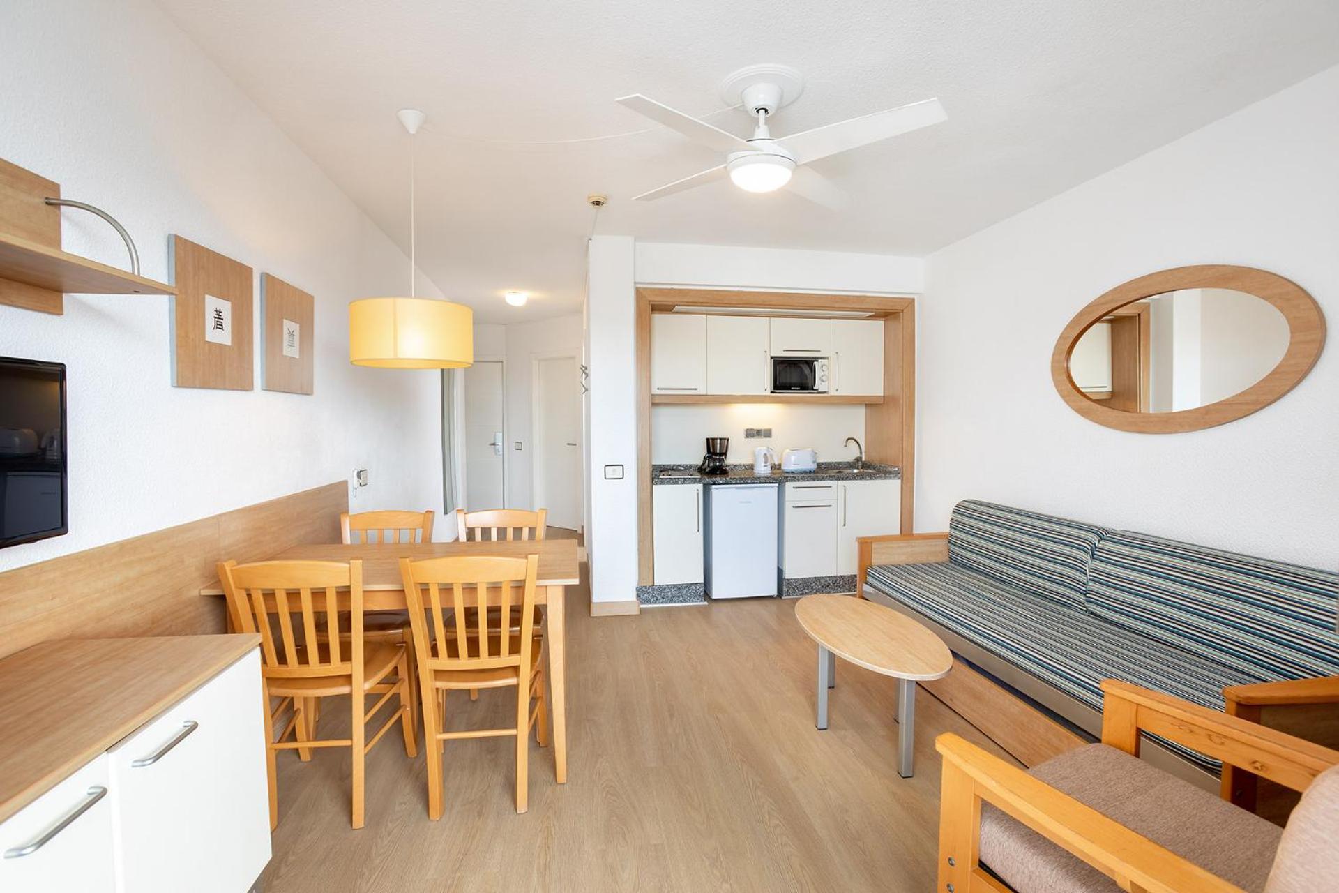 Apartment (4 Adults),1306894606:JPEG