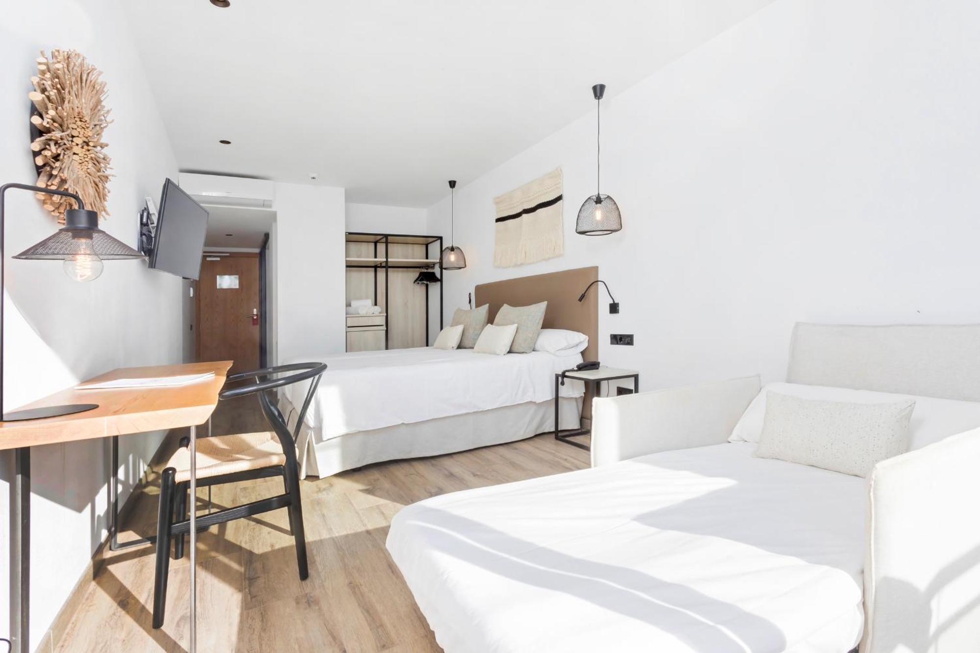 Double Plus Room with Sofa Bed,1337022785:JPEG