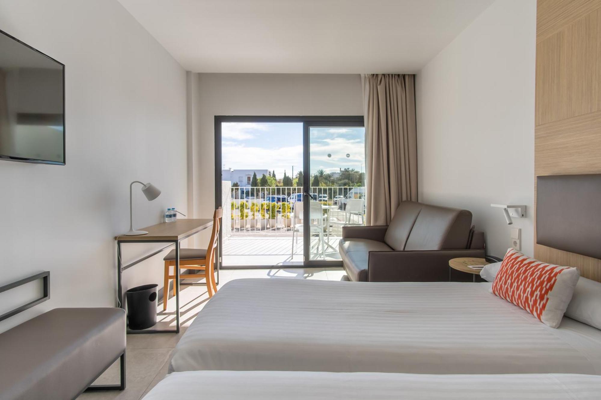 Double or Twin Room (2 Adults + 2 Children),1307067142:JPEG