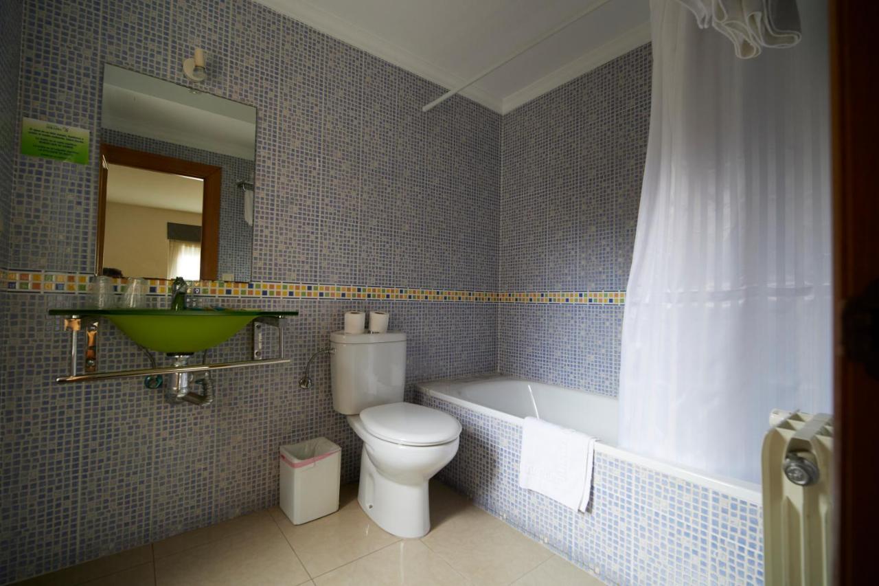Two Connecting Double Rooms Private Bathroom