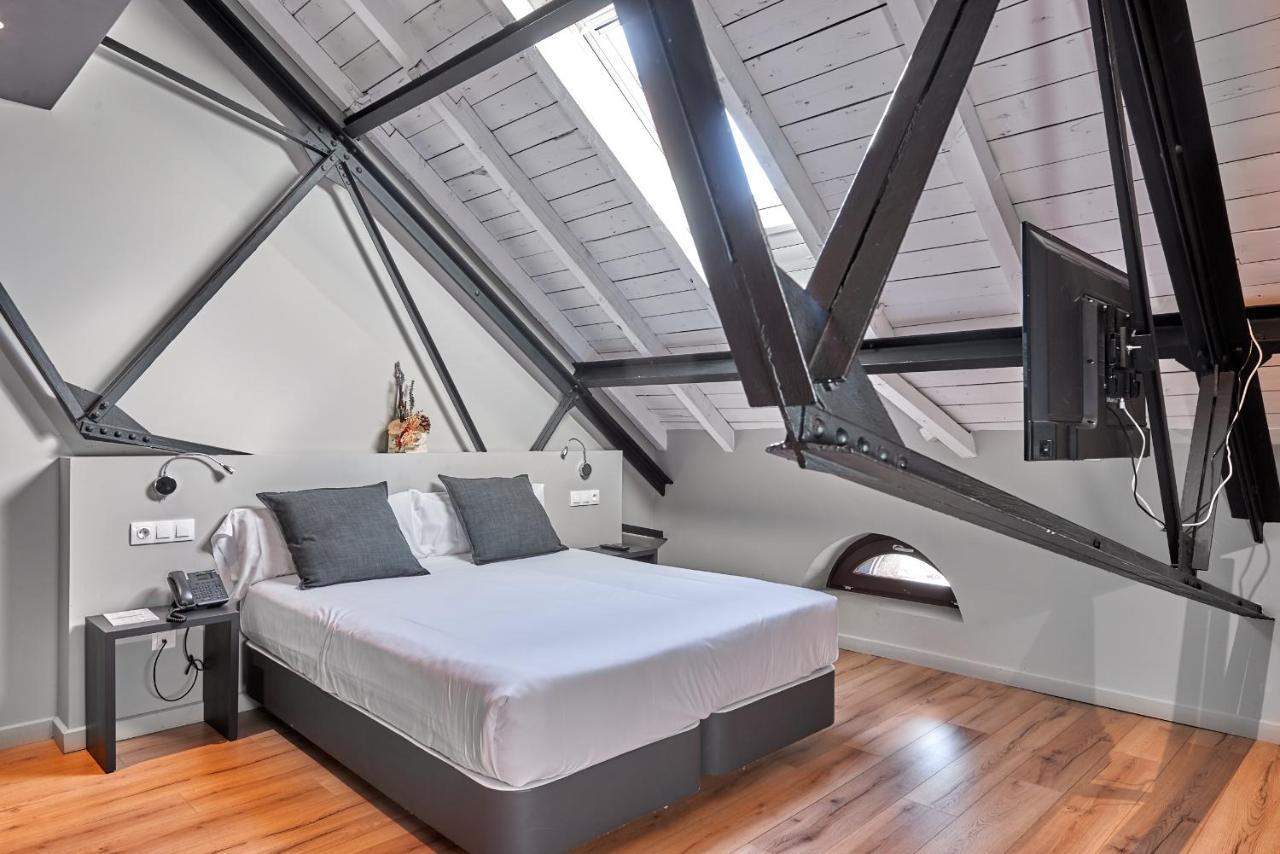 Quadruple Room,1321964020:JPEG