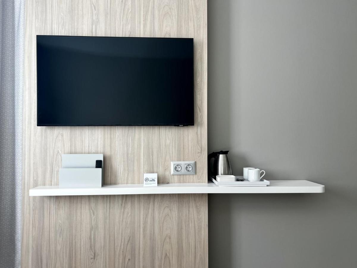 Standard Queen Room