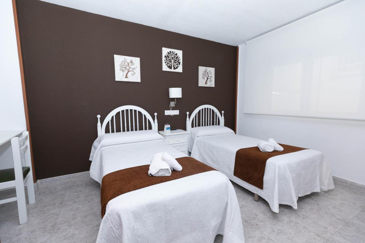 Twin Room,1347627416:JPEG