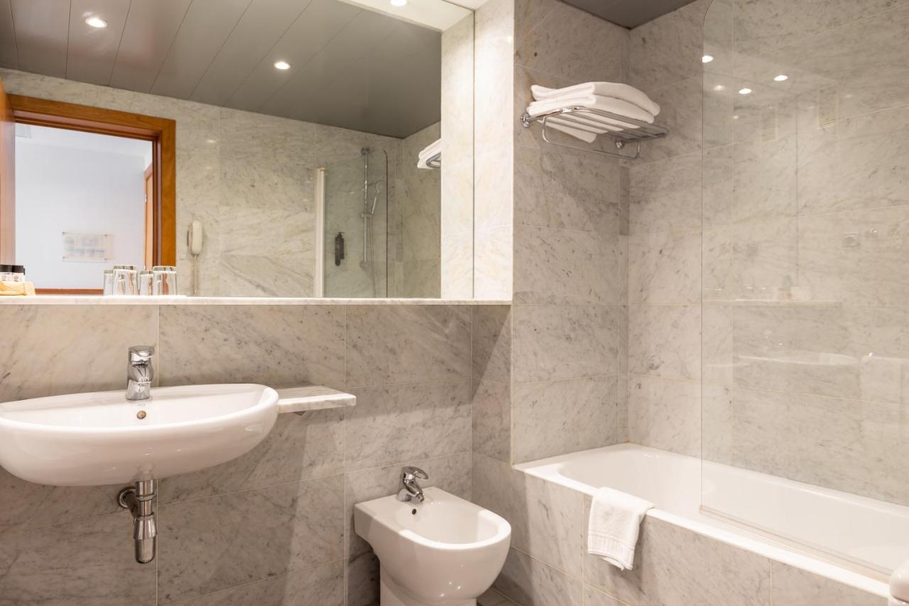 Twin Room with Rambla view,1333694960:JPEG