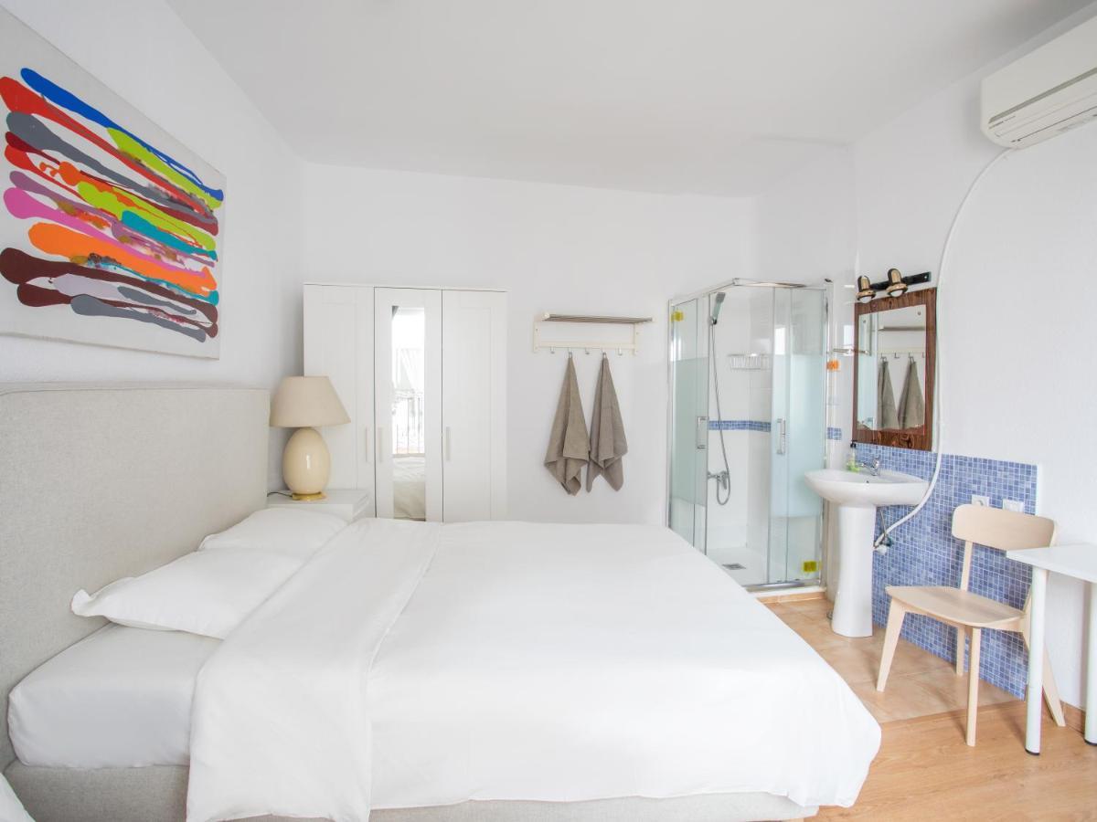Habitación Cuádruple con ducha privada y aseo compartido