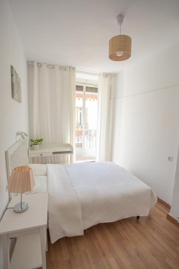 Habitación Doble con balcón y baño compartido