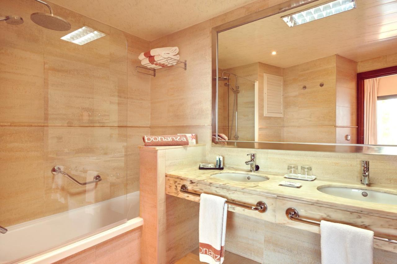 Double Room with Balcony and Front Sea View