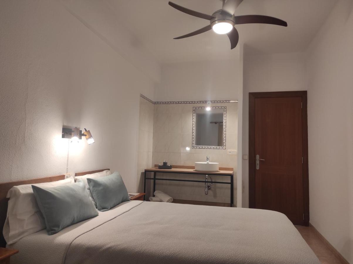 Double or Twin Room with Shared Bathroom,1353533269:JPEG
