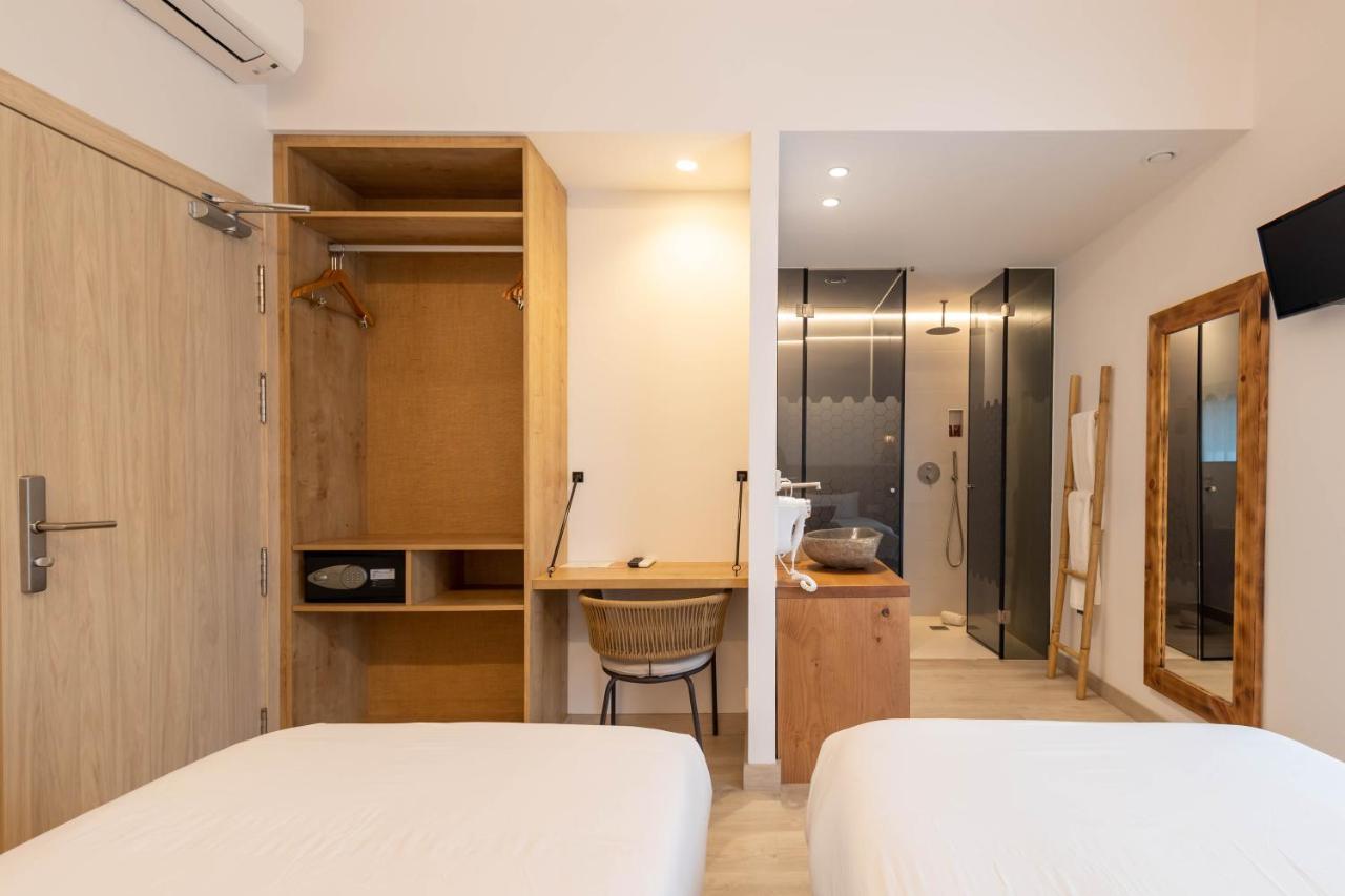 Double Twin Room,1363656686:JPEG