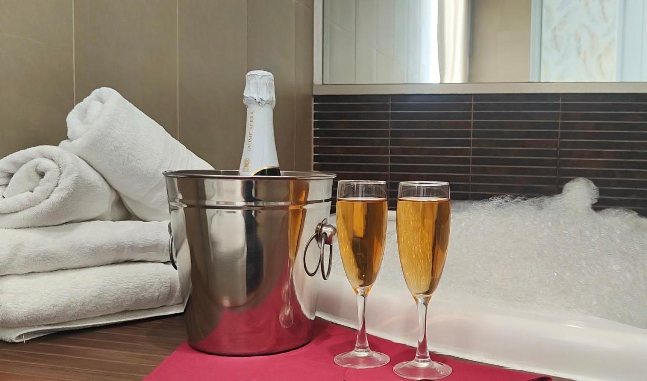 Double Room with Spa Bath,1377158495:JPEG