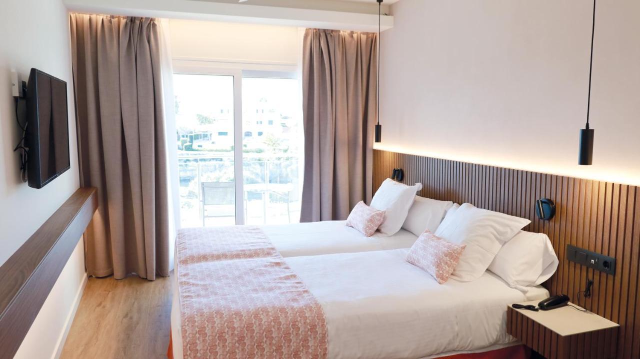 Double or Twin Room Sea View