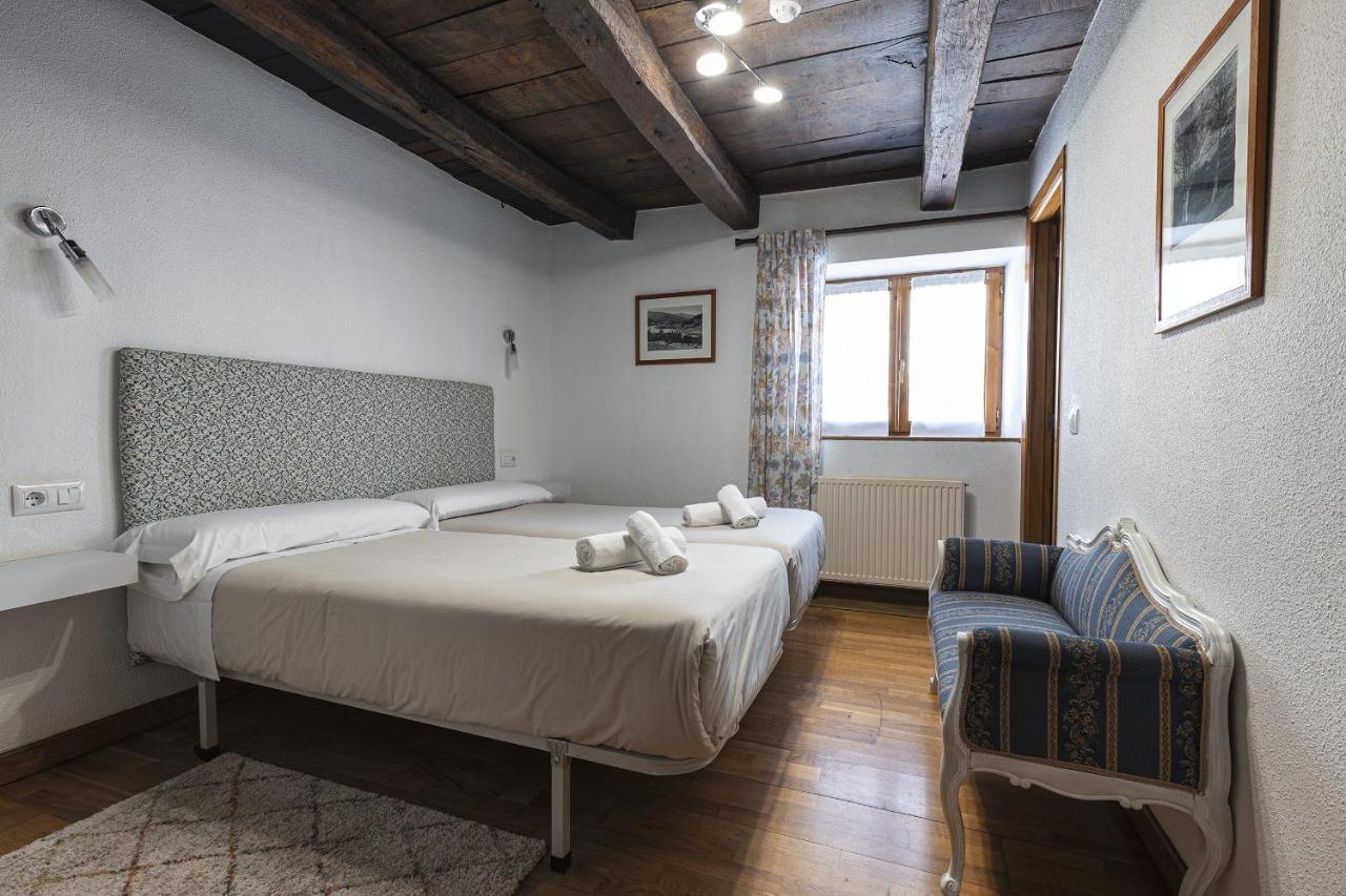Twin Room,762309211:JPEG