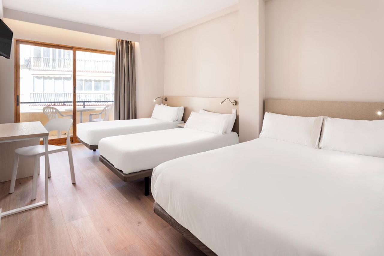 Family Room with Balcony,1398801488:JPEG