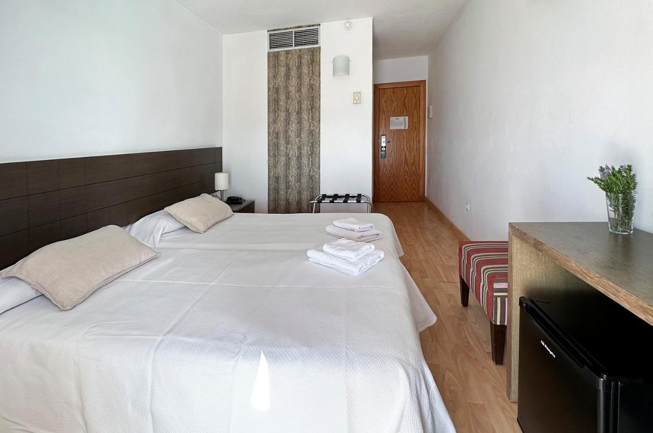 Twin Room with Bathroom,1399954196:JPEG