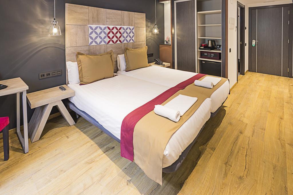 Superior Double or Twin Room with Terrace,140229705:JPEG