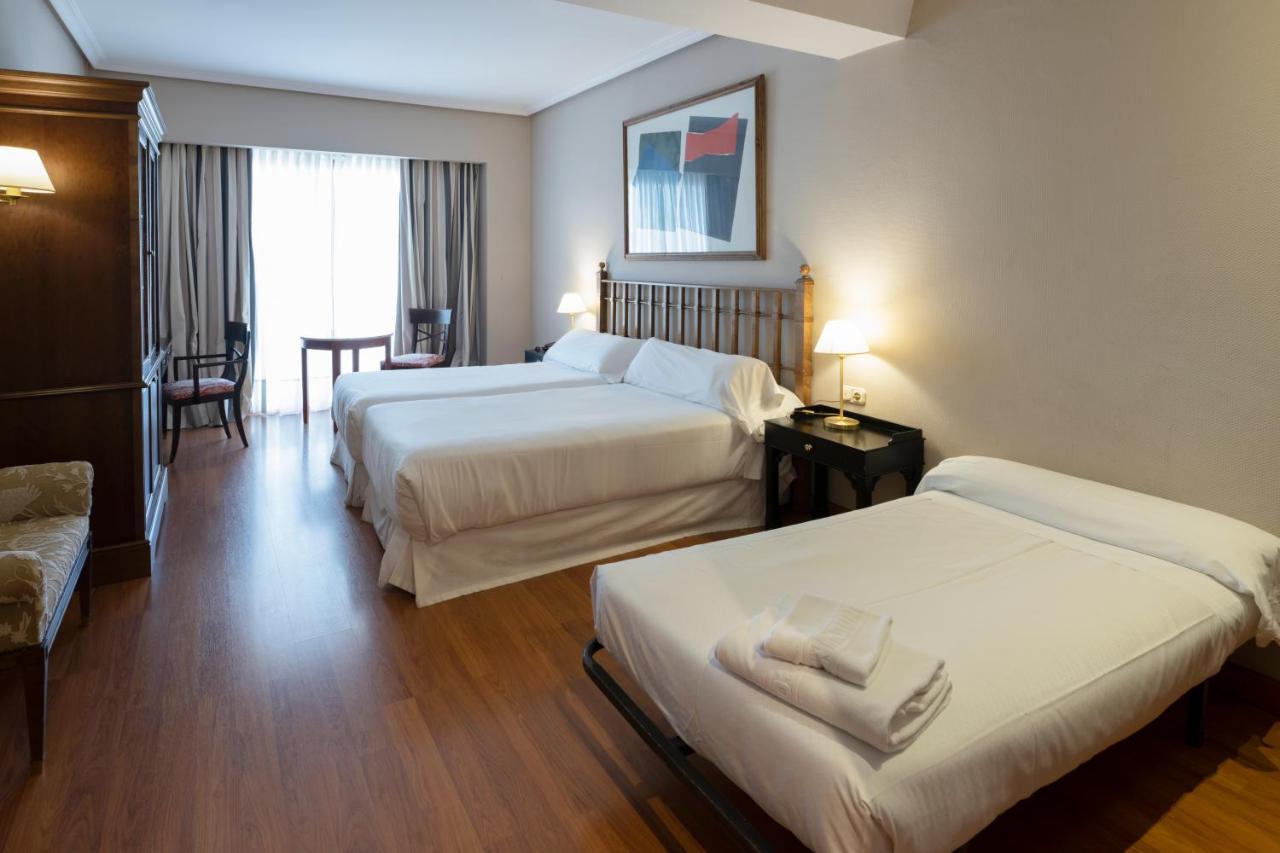 Doppel-/Zweibettzimmer mit Zustellbett (3 Erwachsene)