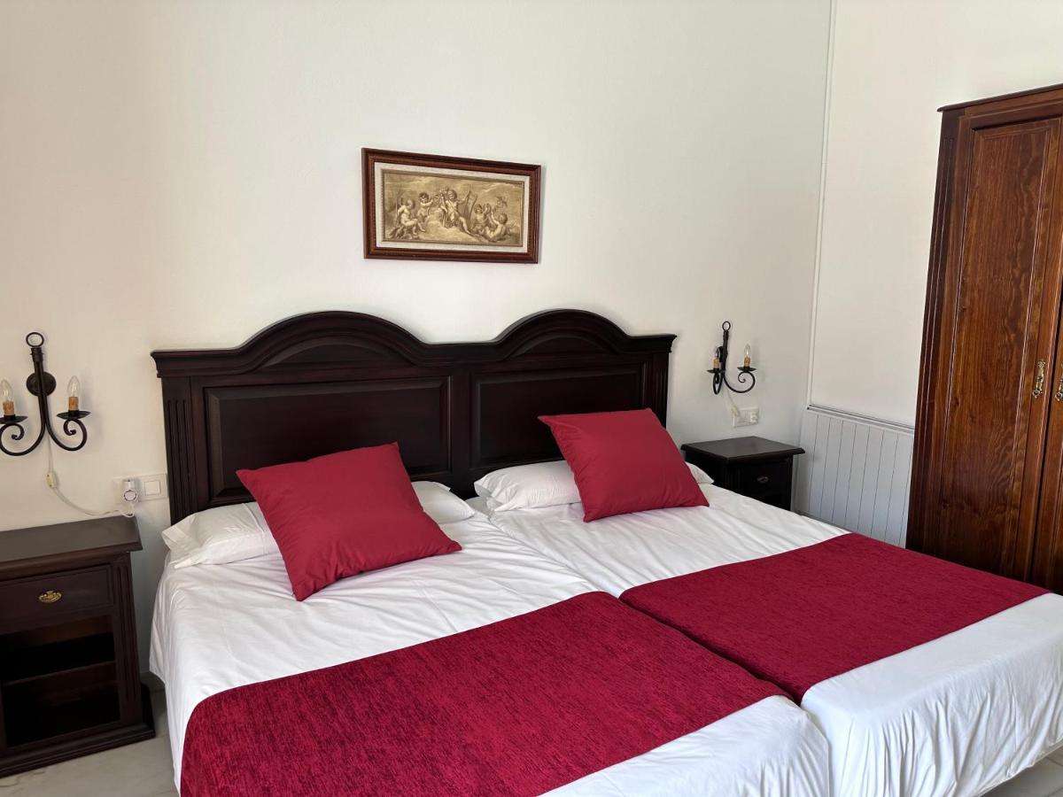 Twin Room,1421385564:JPEG