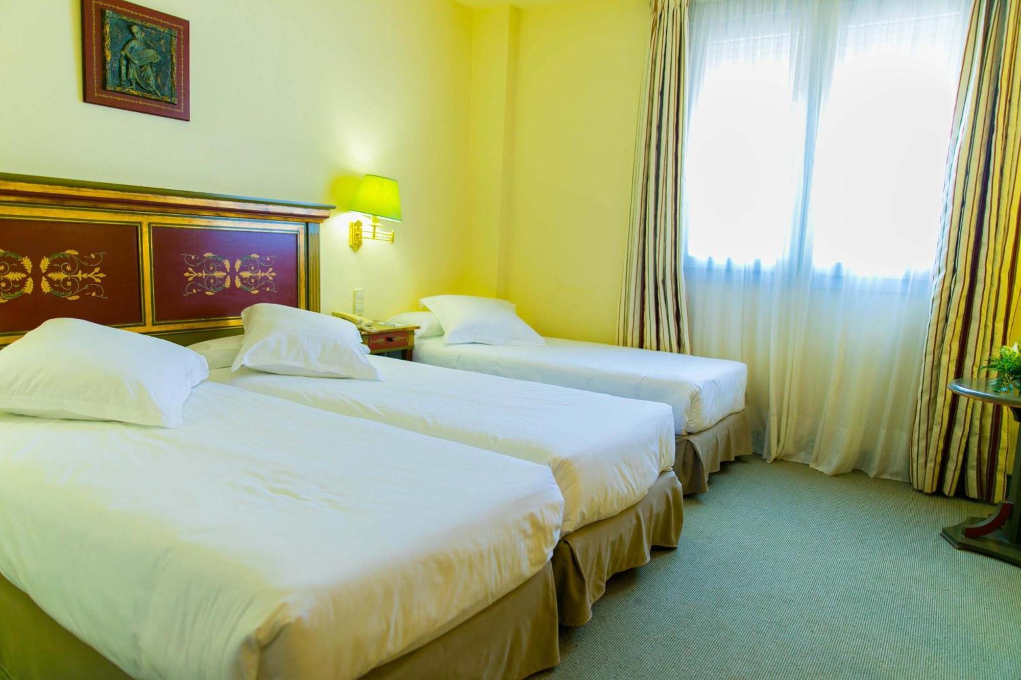 Triple Room,1431758107:JPEG