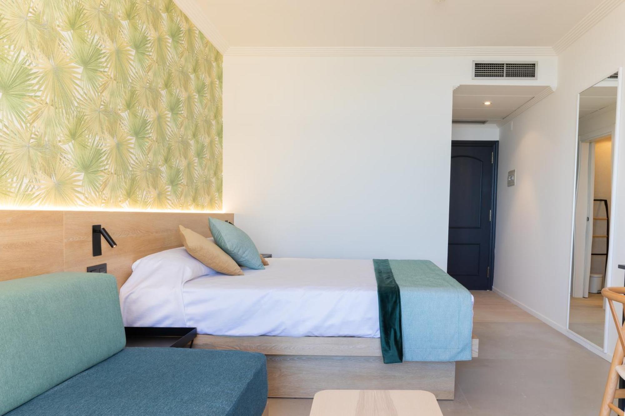 Standard Room,1272857842:JPEG