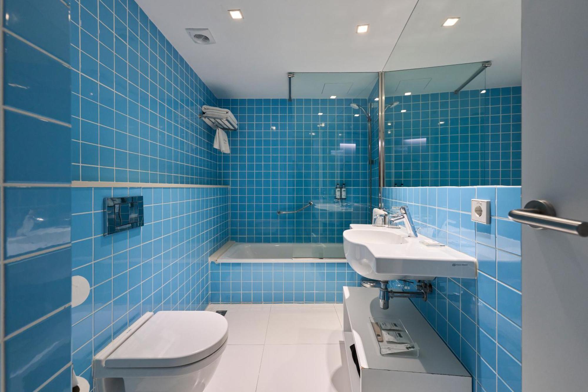 Triple Room (2 Adults + 1 Child)