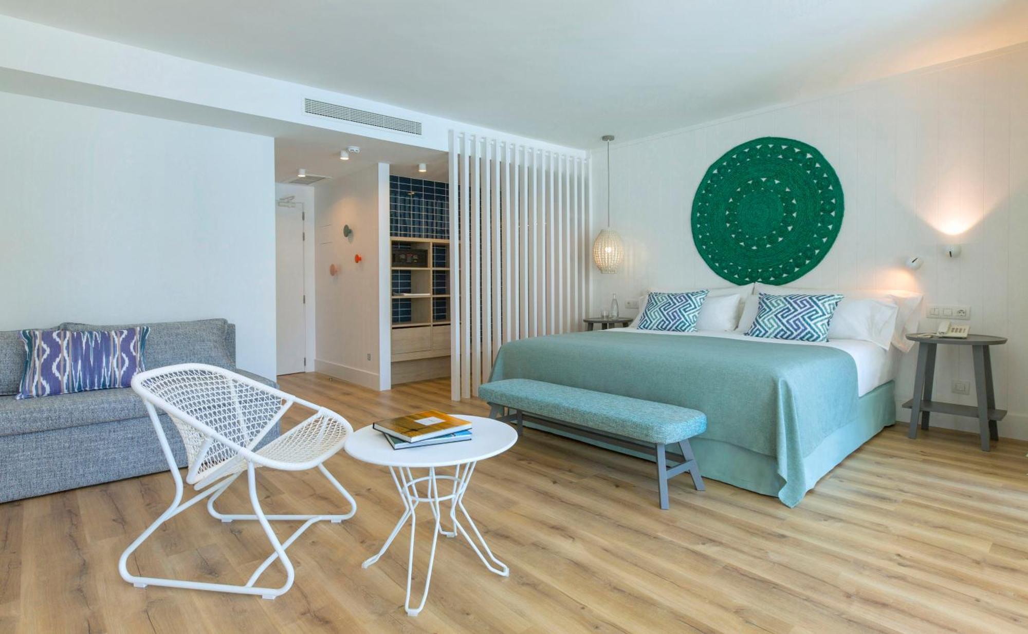 Mediterranean Suite Premium Side Sea View