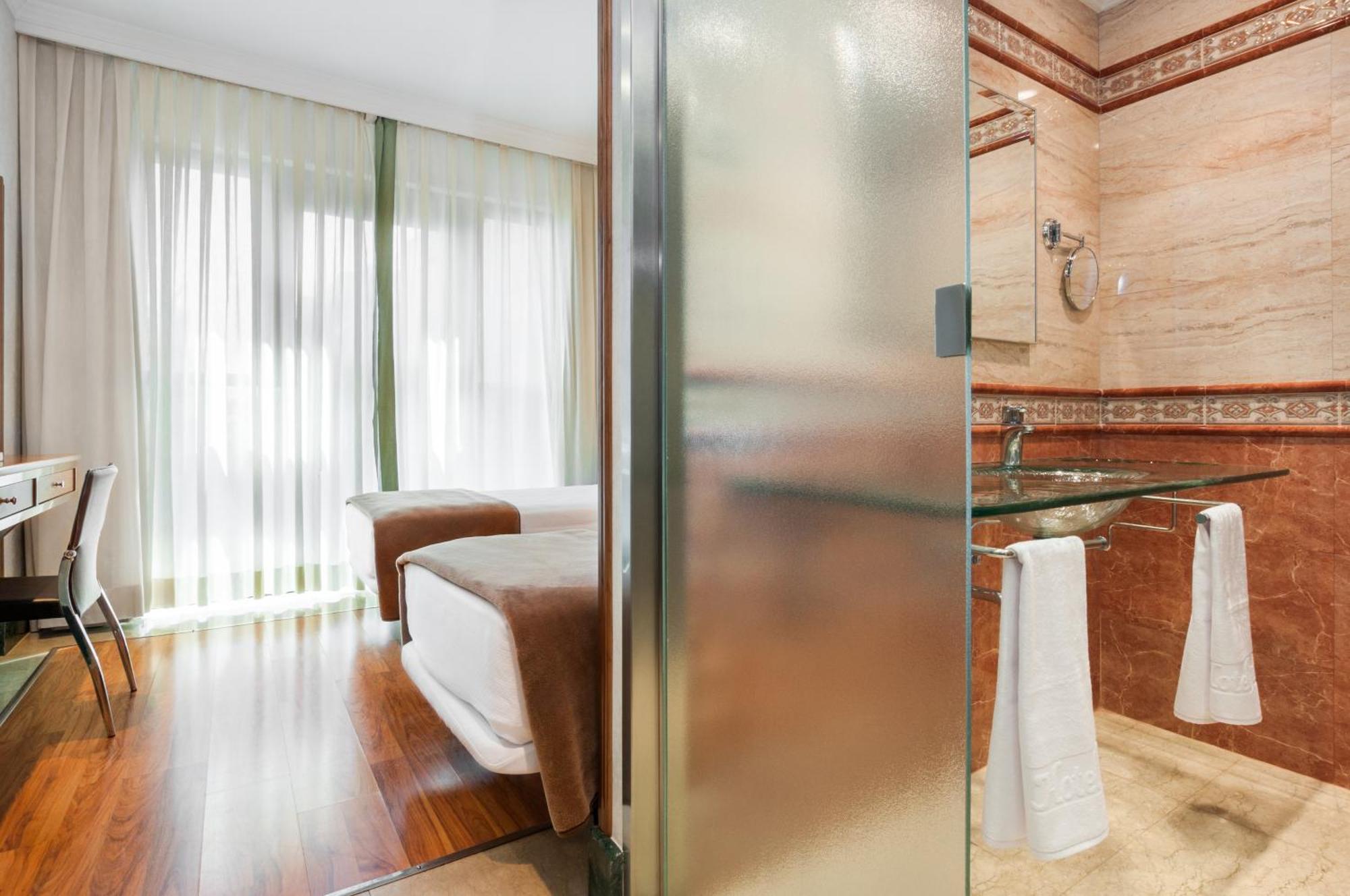 Double or Twin Room with Parking,1443937594:JPEG