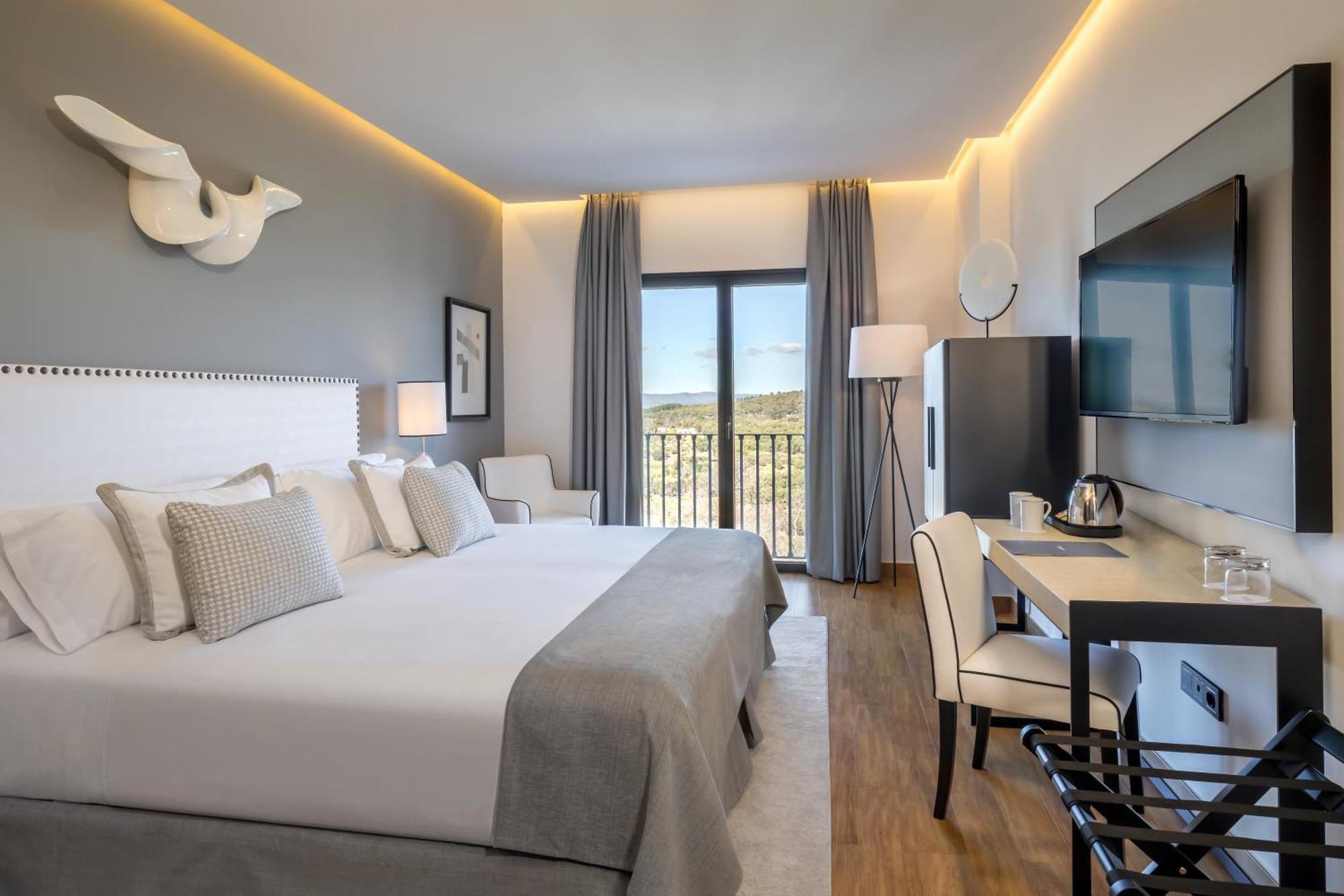 Deluxe Double Room with Balcony - mountain view (2 adults),1458461467:JPEG