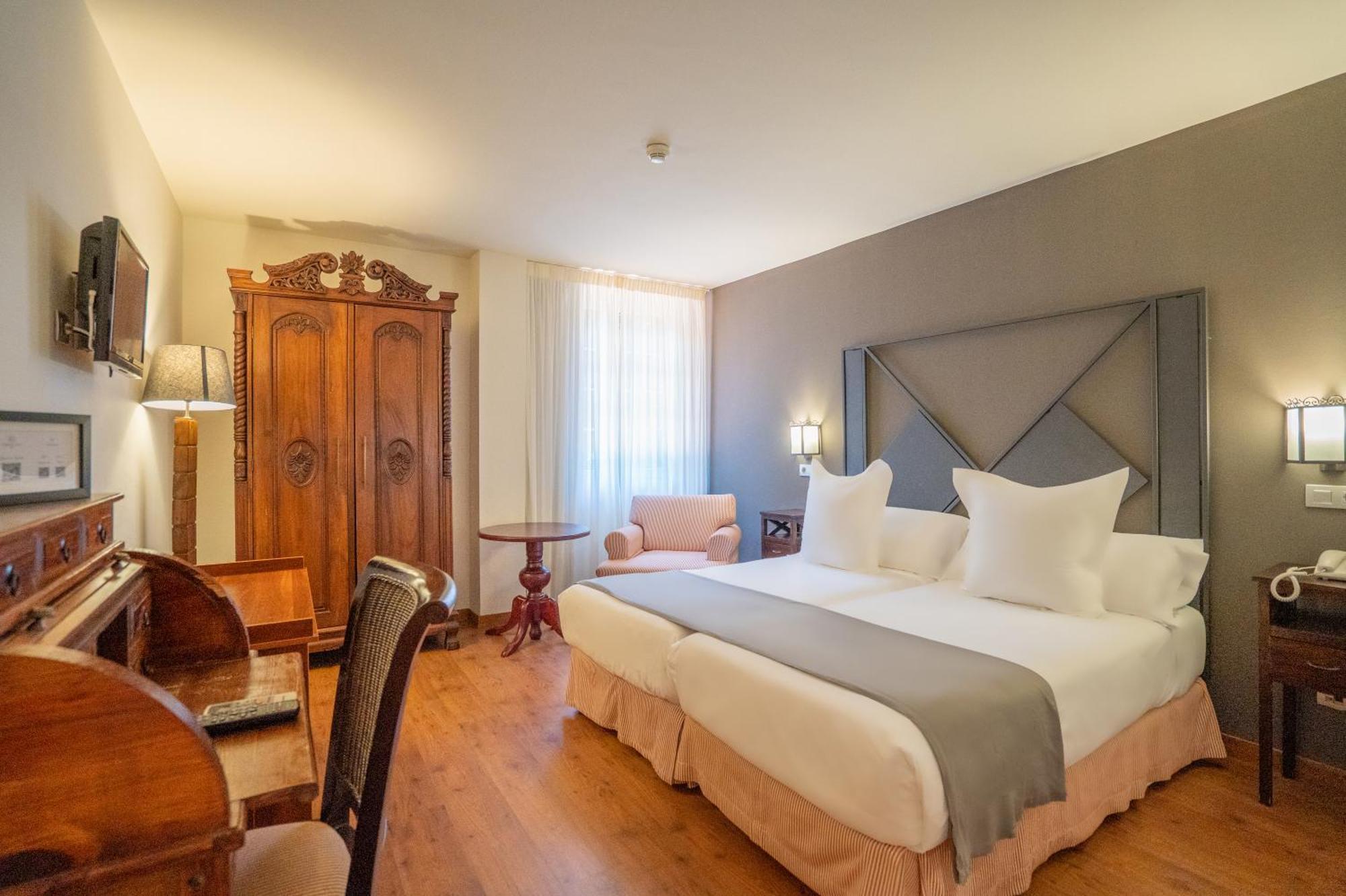 Double or Twin Room,1460972140:JPEG