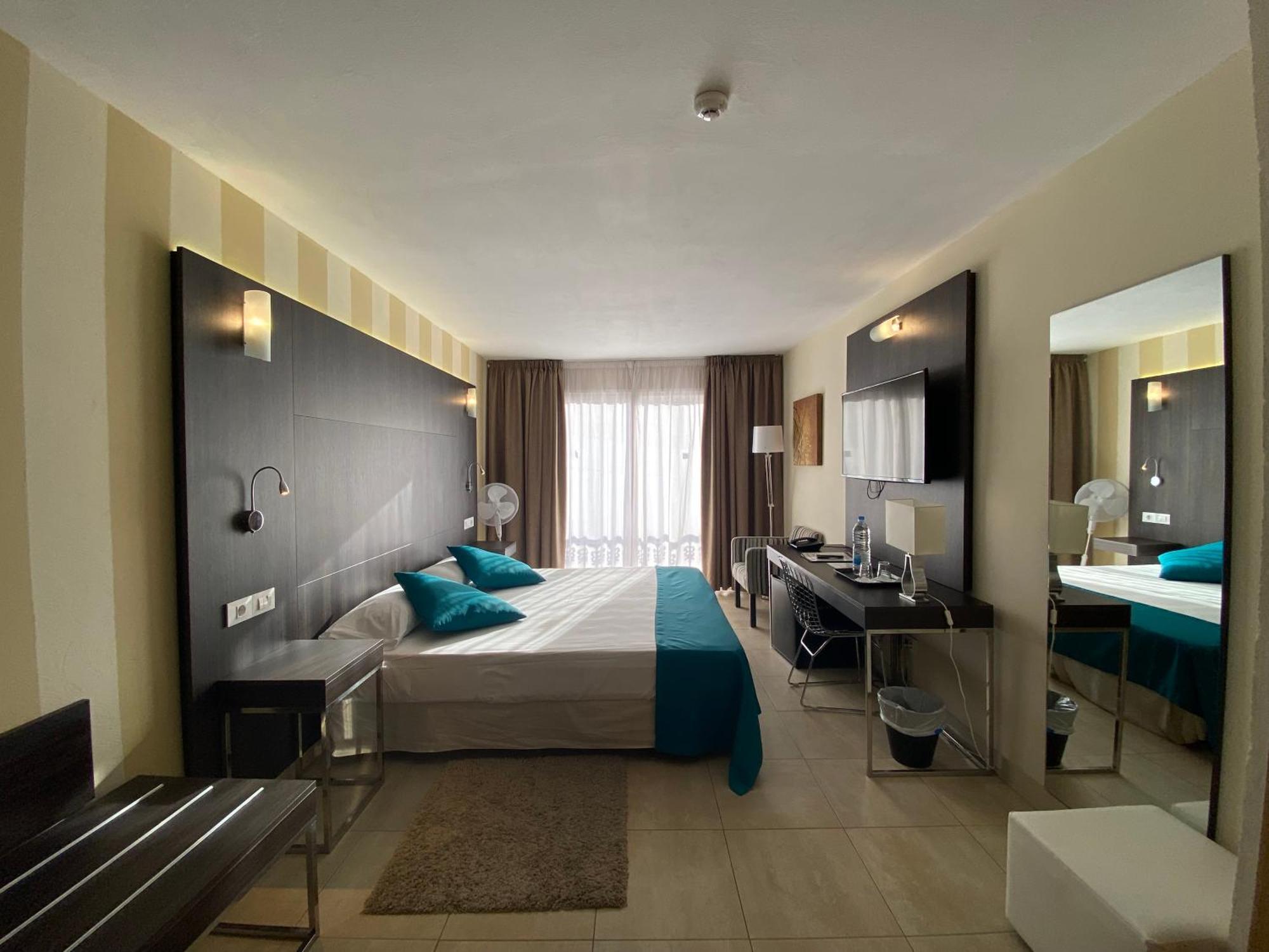 Deluxe Room,1324556065:JPEG