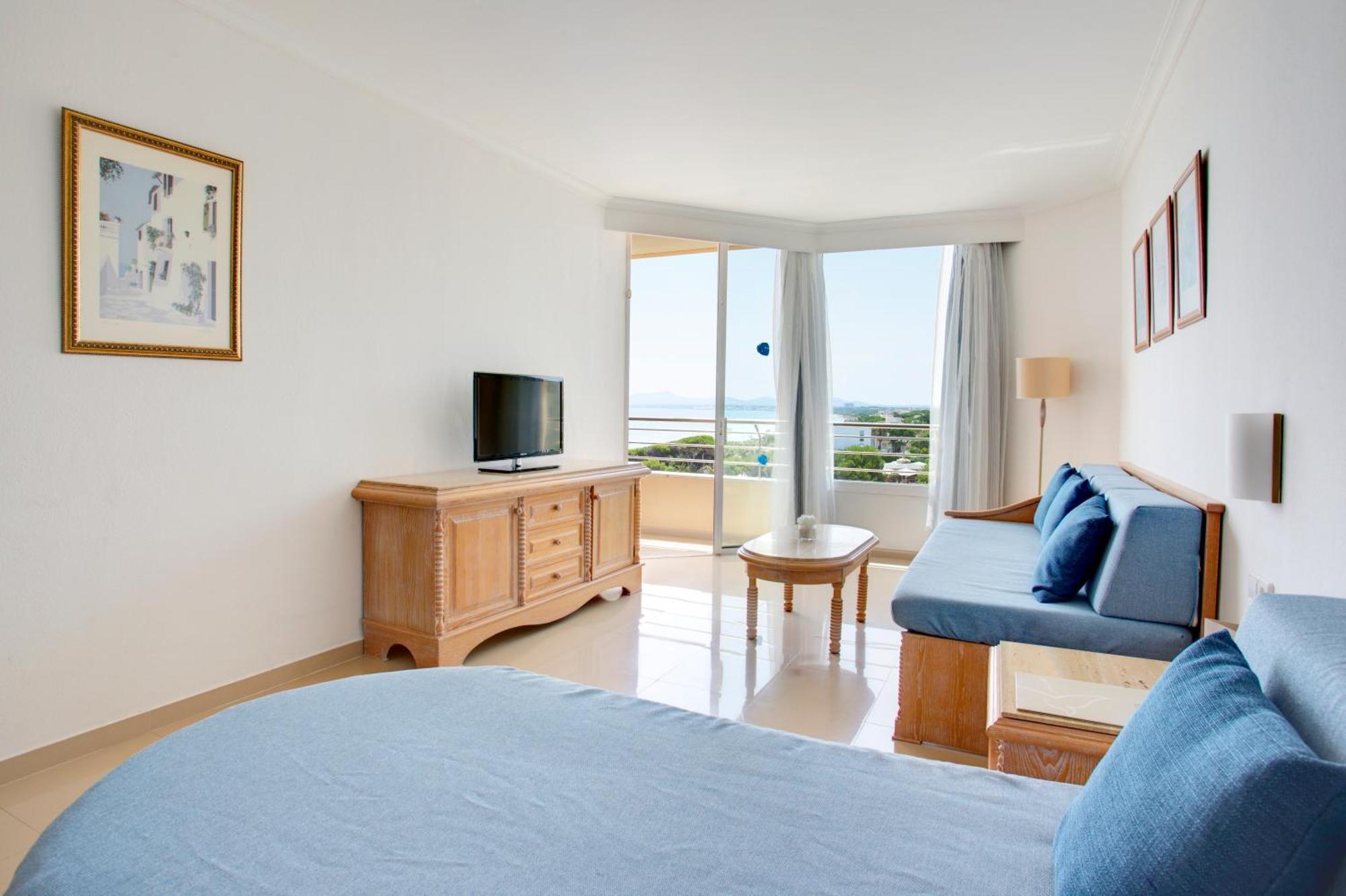 One-Bedroom Apartment with Side Sea View (2 Adults + 1 Child),1005256903:JPEG