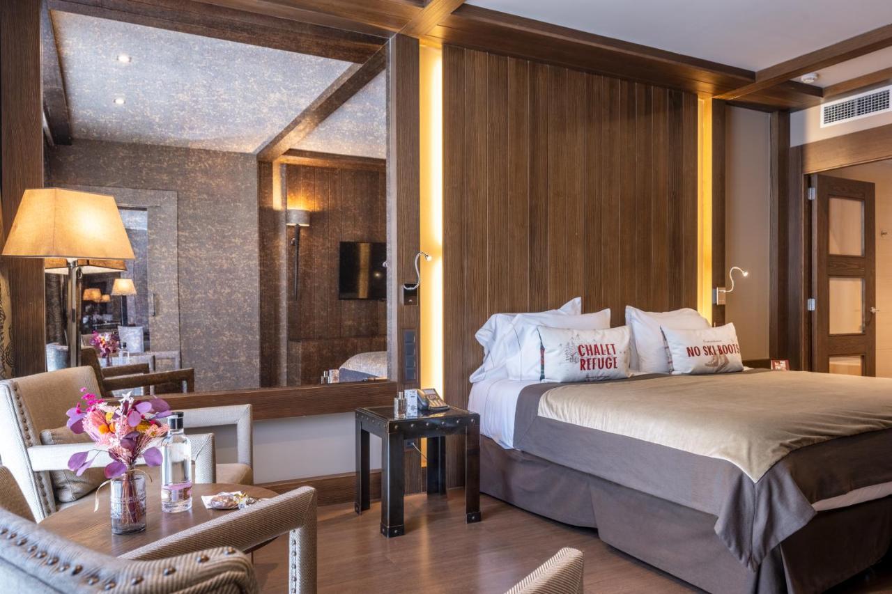 Neu Suite (2 Adults + 1 Child)
