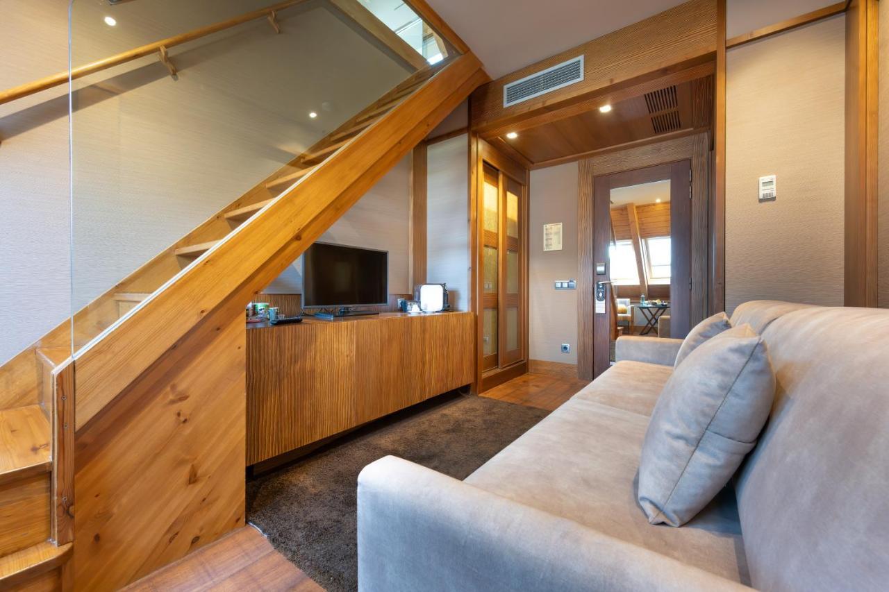 Neu Junior Suite (2 Adults + 1 Child)