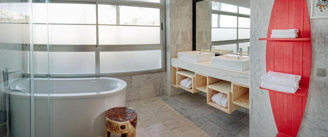Deluxe Suite with Sea View,1498526650:JPEG