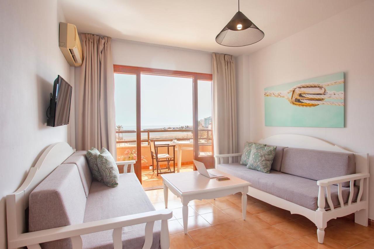 One-Bedroom Apartment Balcony,1499472385:JPEG
