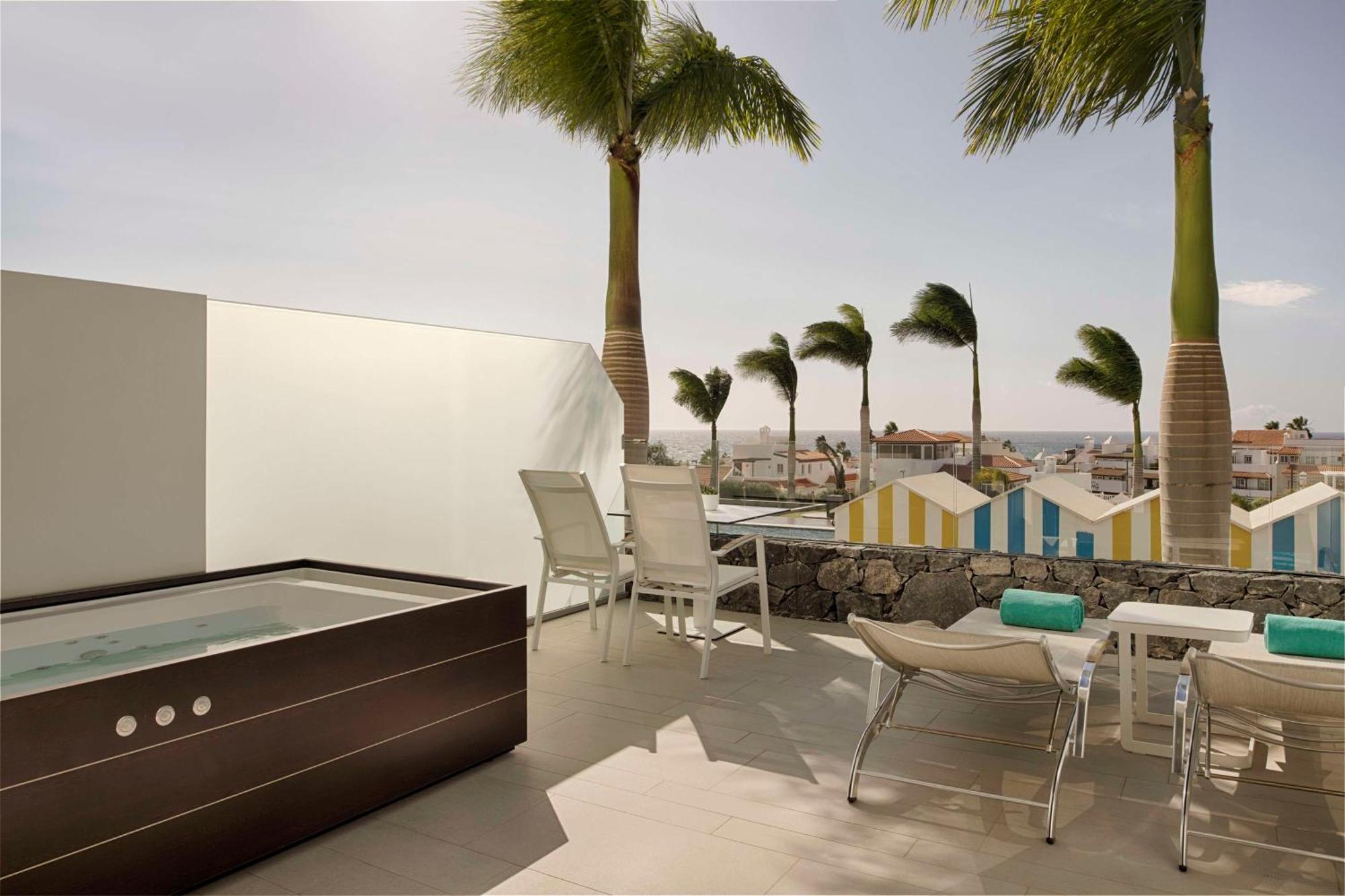 Suite Junior with outdoor hot tub,1499392741:JPEG
