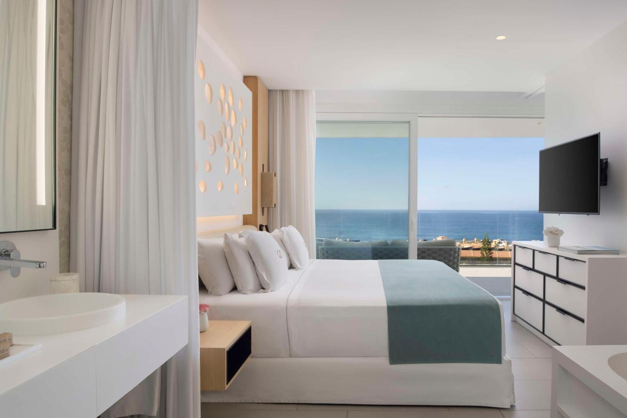 Deluxe One-Bedroom Suite