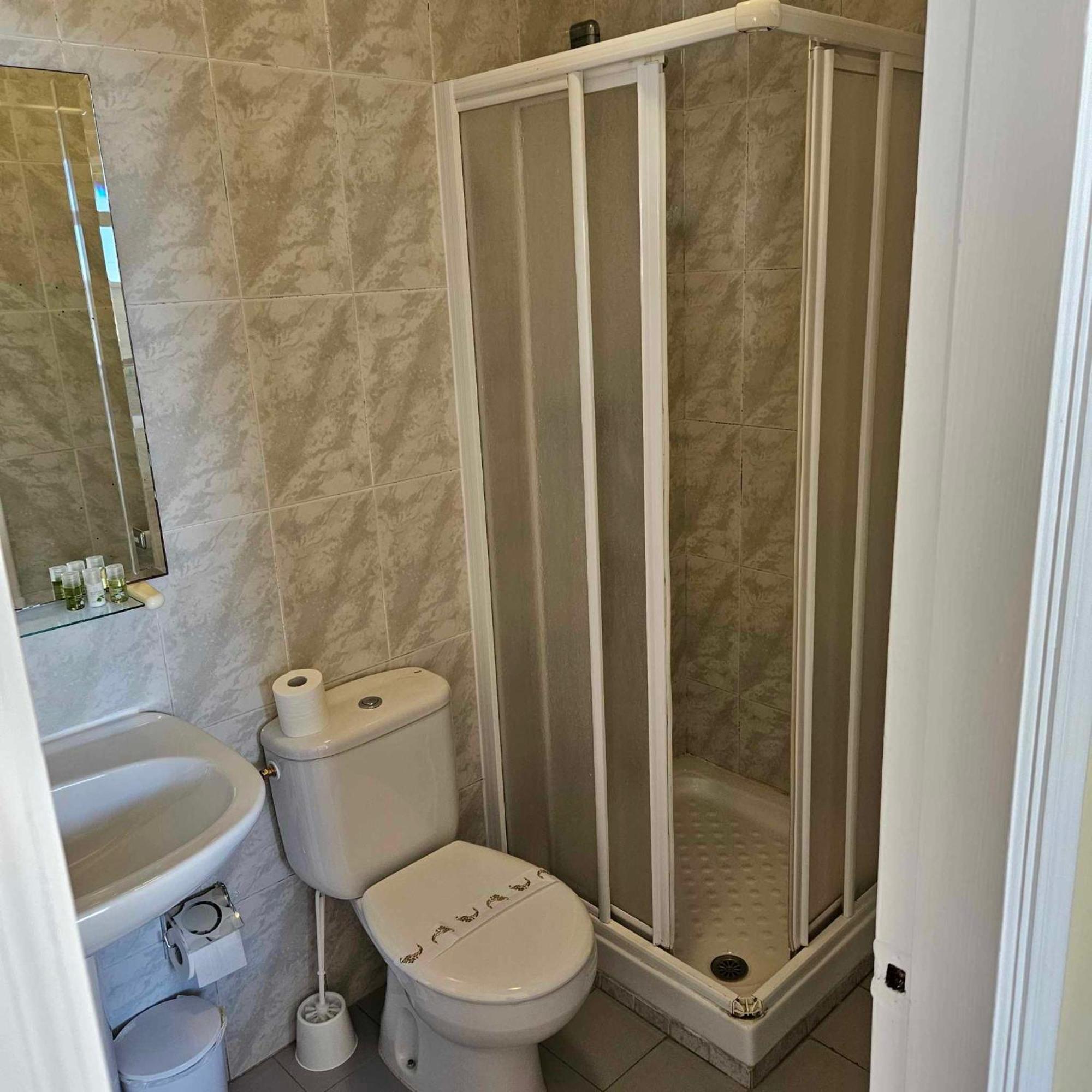 Standard Twin Room,1508694802:JPEG