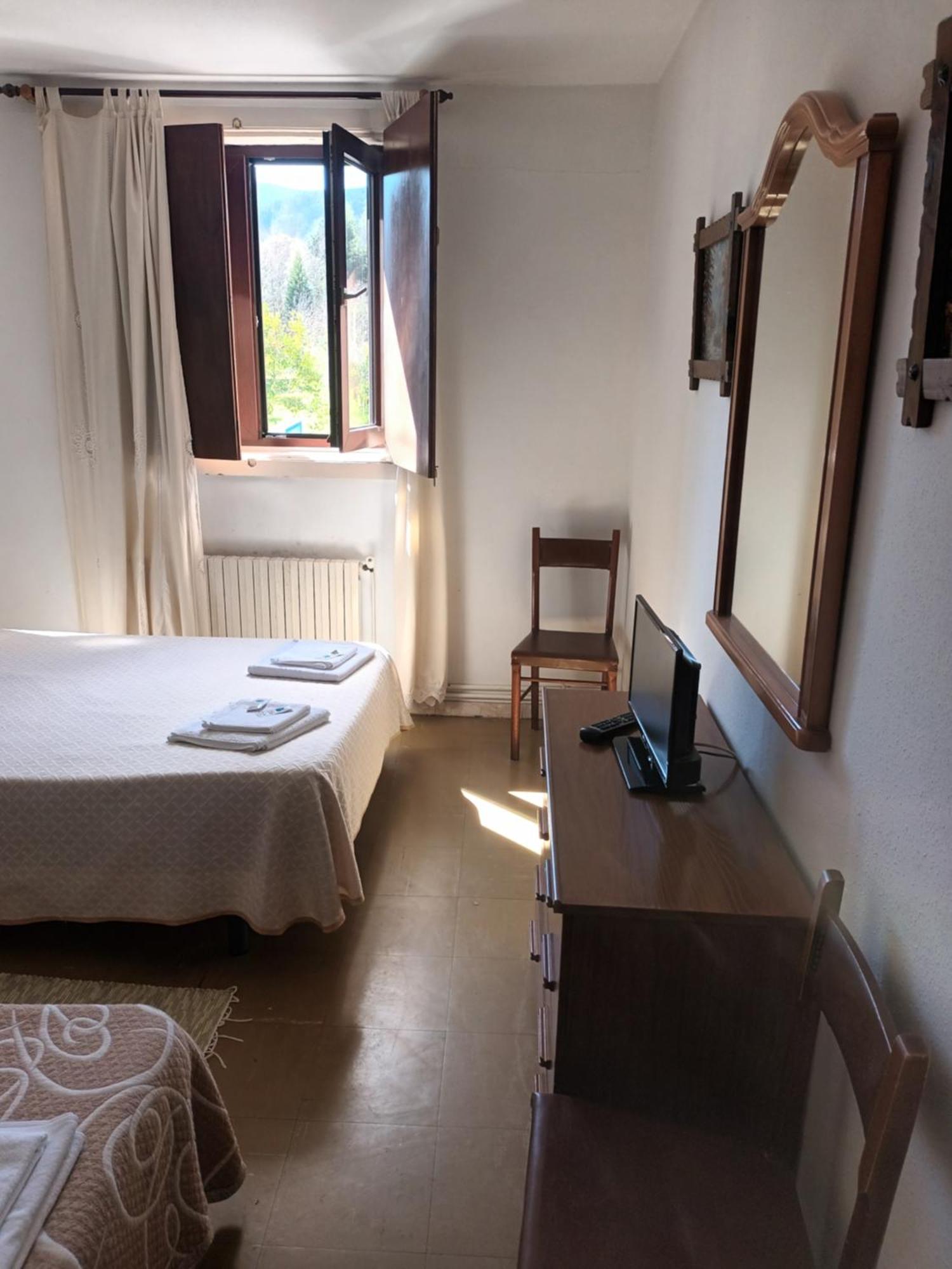 Twin Room,1504343008:JPEG