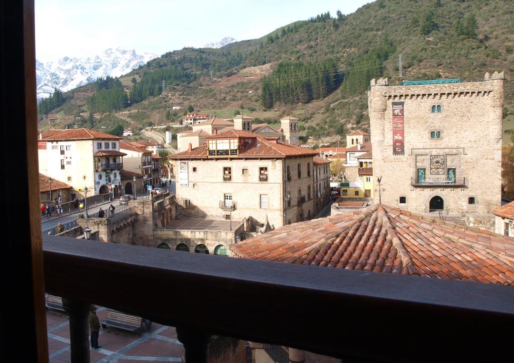 Estudio con vistas a las montañas
