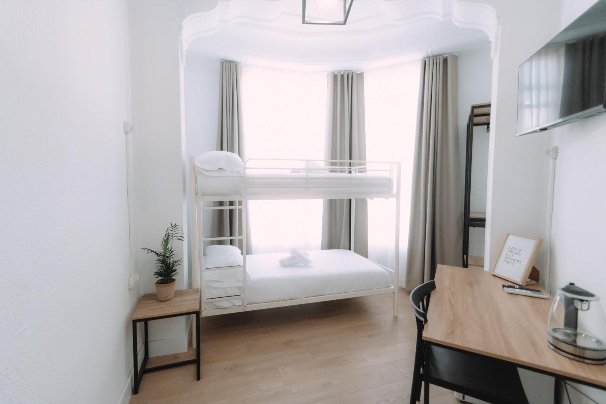Doble Bunk Bed room