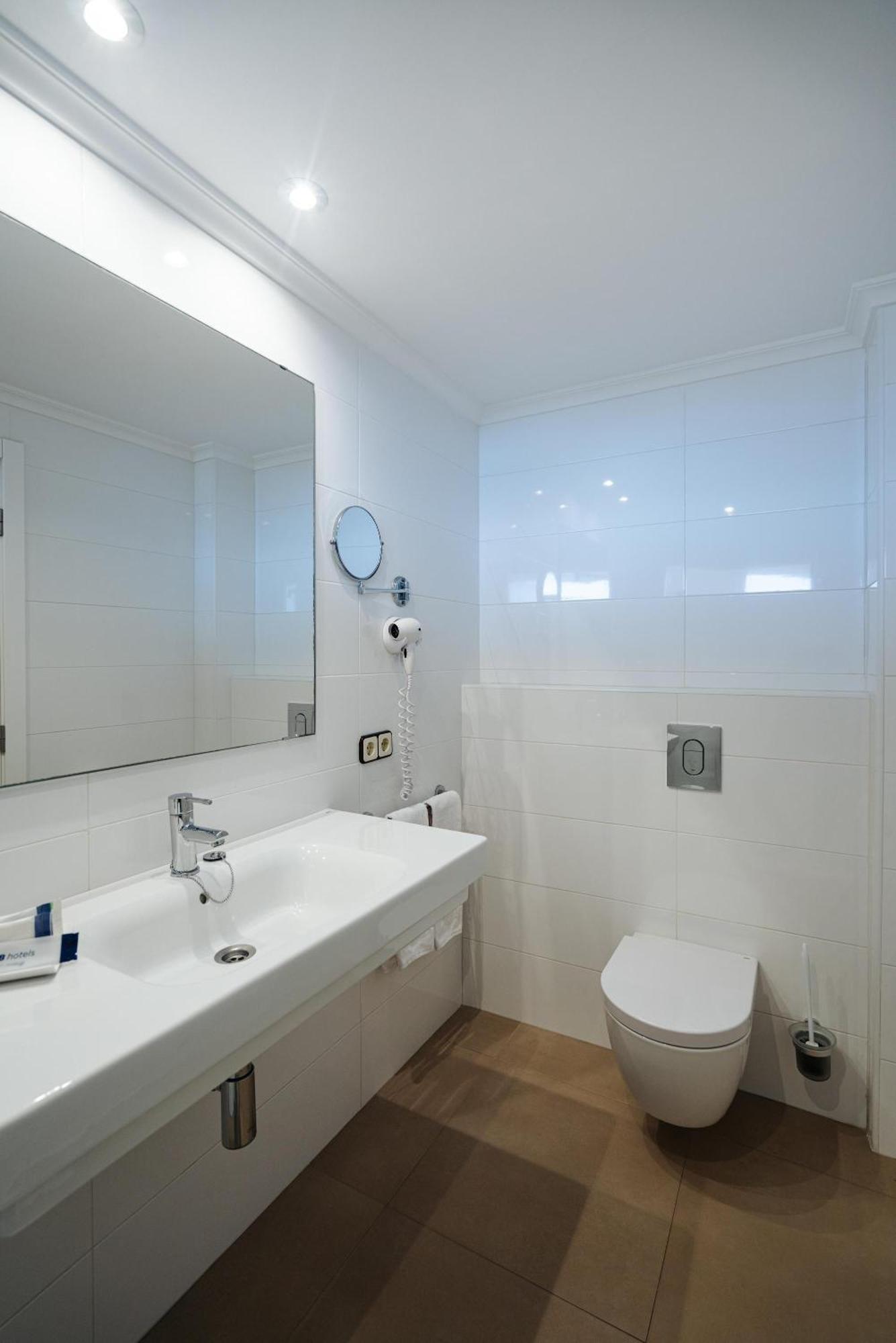 Double or Twin Room with Sea View,1528230175:JPEG