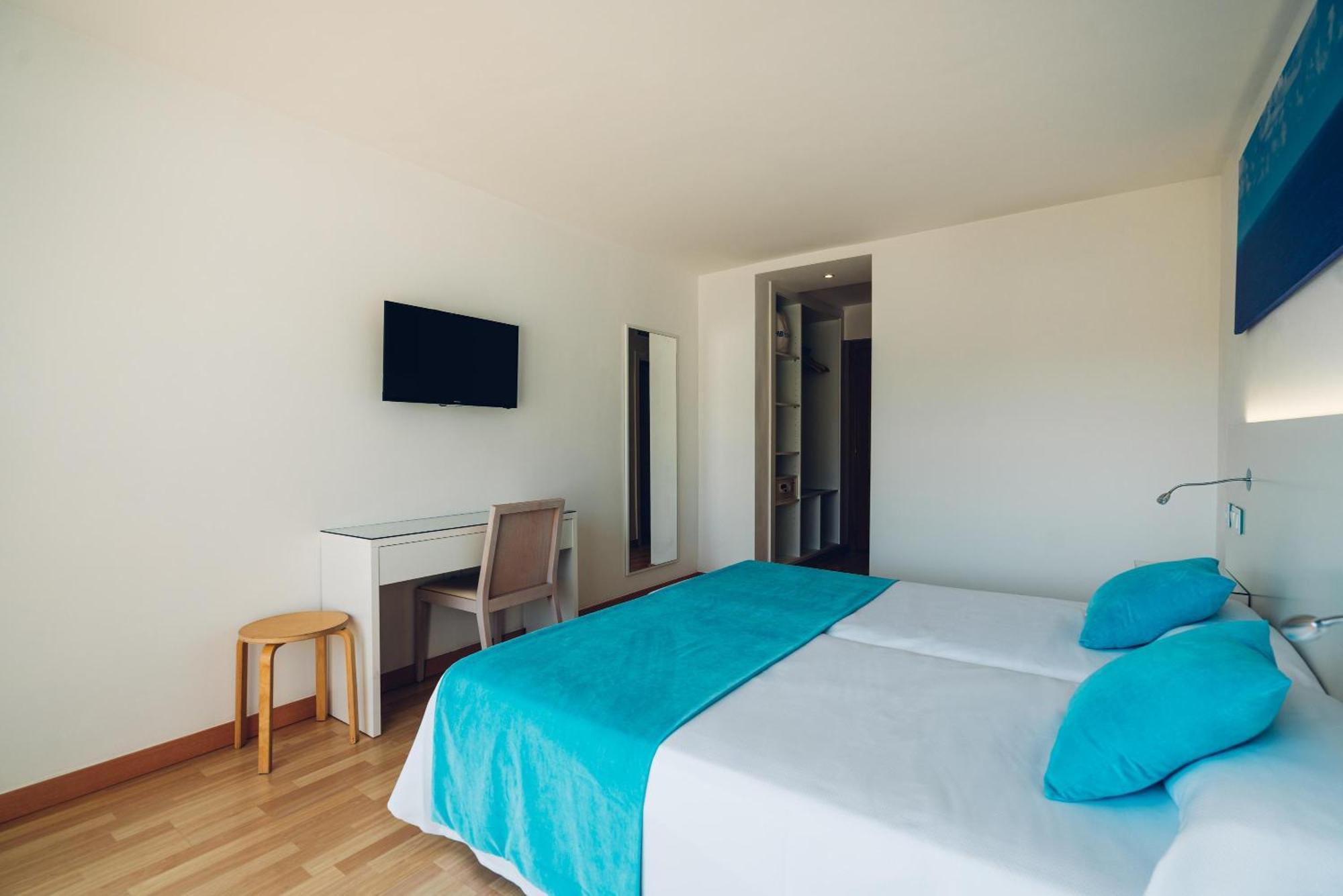 Double Room with Pool View,1528231180:JPEG