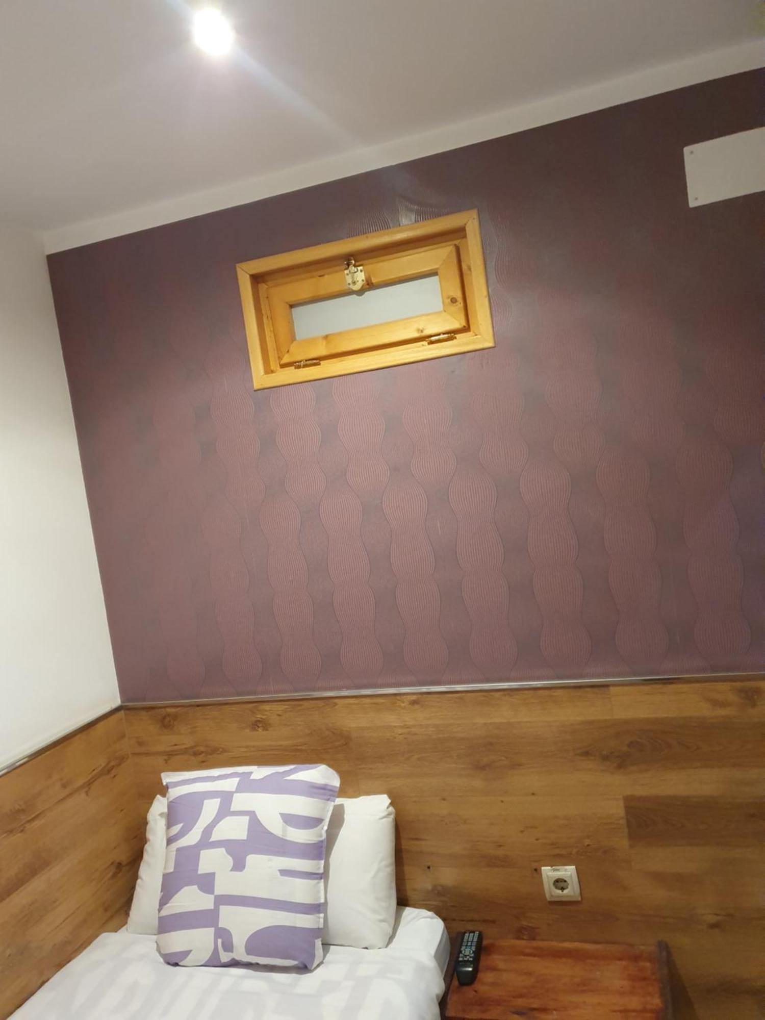 Budget Single Room with Shared Bathroom,1535689792:JPEG