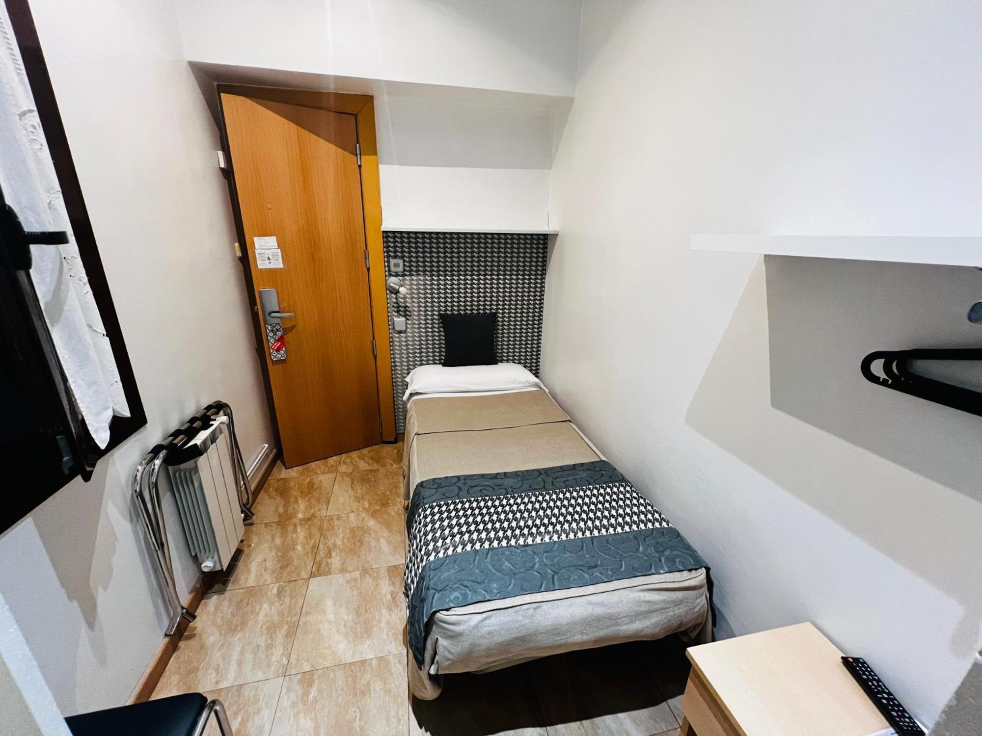 Single Room,1537247761:JPEG