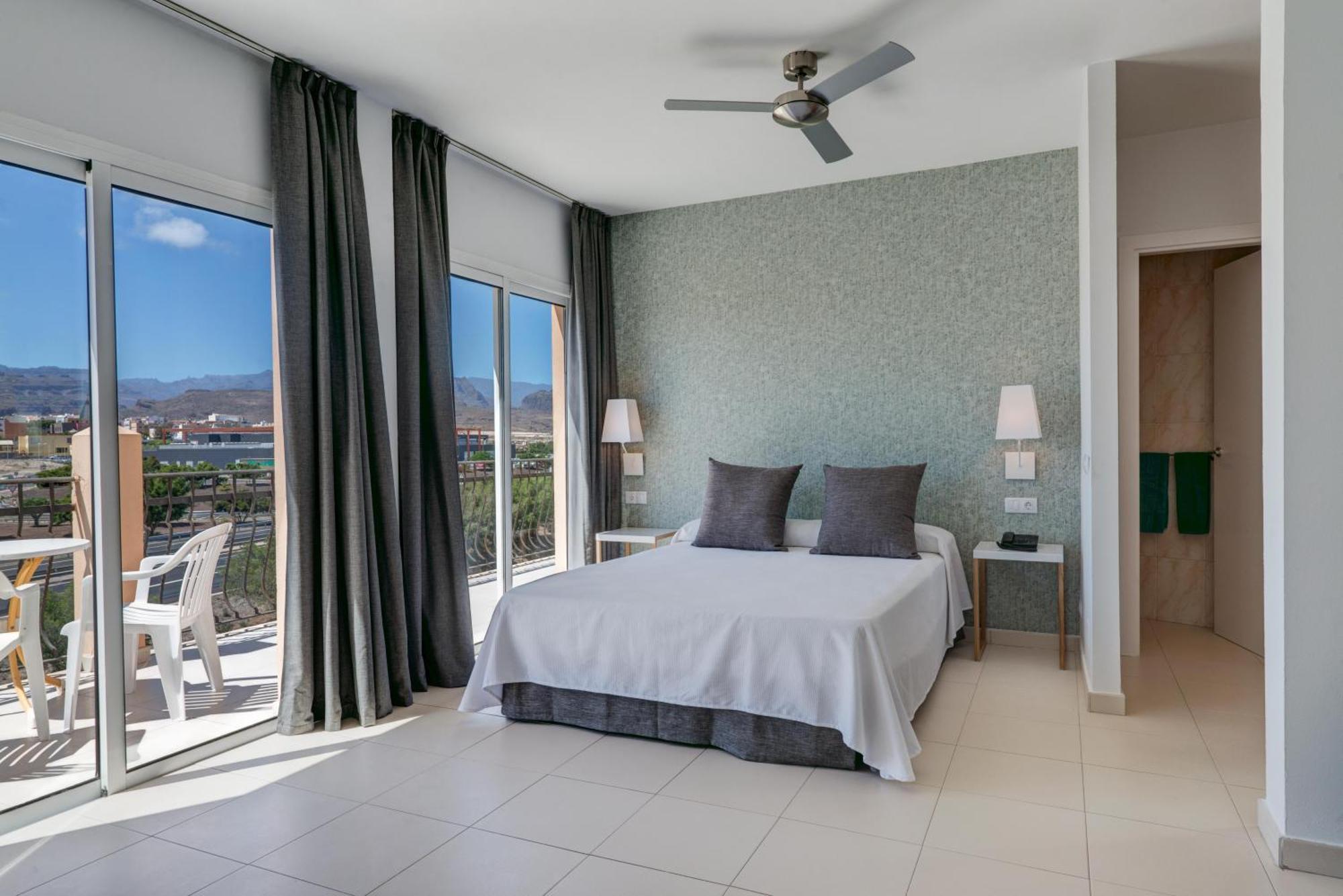 Twin Room,1540075384:JPEG